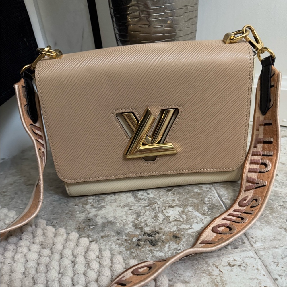 LV Epi TWIST bag